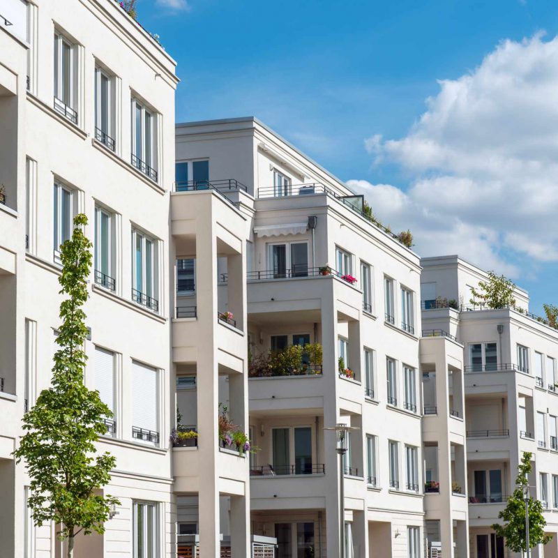 row-of-white-modern-apartment-houses-seen-in-berli-8GW4QEA-1.jpg